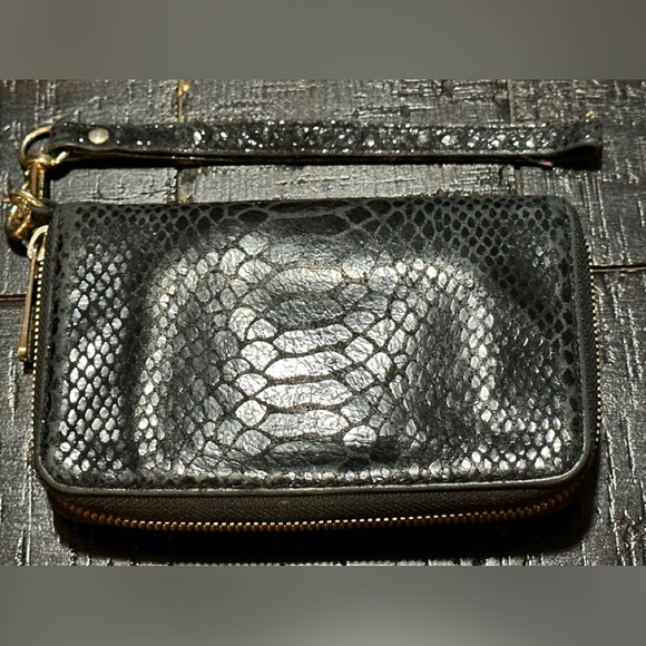 Michael Kors - mini black wristlet wallet - Picture 2 of 10